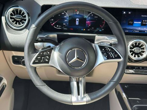 Used 2025 Mercedes-Benz GLB 250 4MATIC image 12