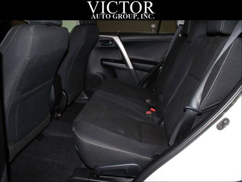 Used 2018 Toyota RAV4 XLE AWD/4WD image 33