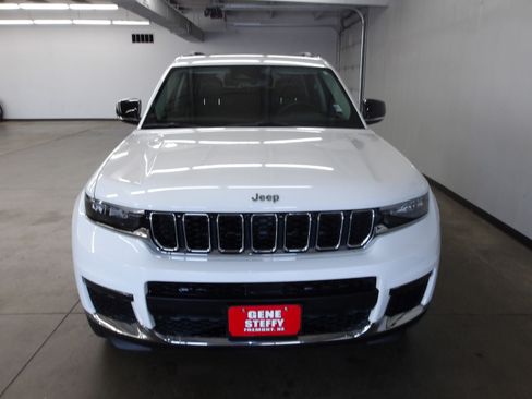 Used 2023 Jeep Grand Cherokee L Limited AWD/4WD image 6