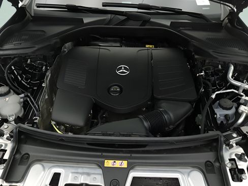 Certified 2025 Mercedes-Benz GLC 300 4MATIC image 24