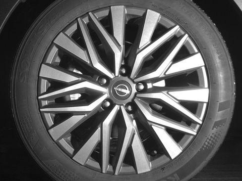 Used 2025 Nissan Altima 2.5 SV FWD image 12