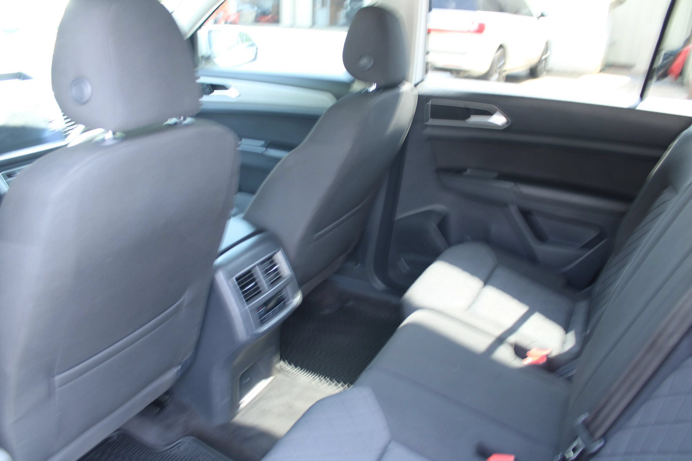 Used 2018 Volkswagen Atlas Launch Edition FWD image 18
