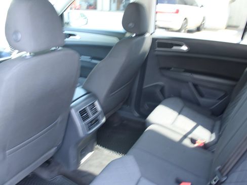 Used 2018 Volkswagen Atlas Launch Edition FWD image 18