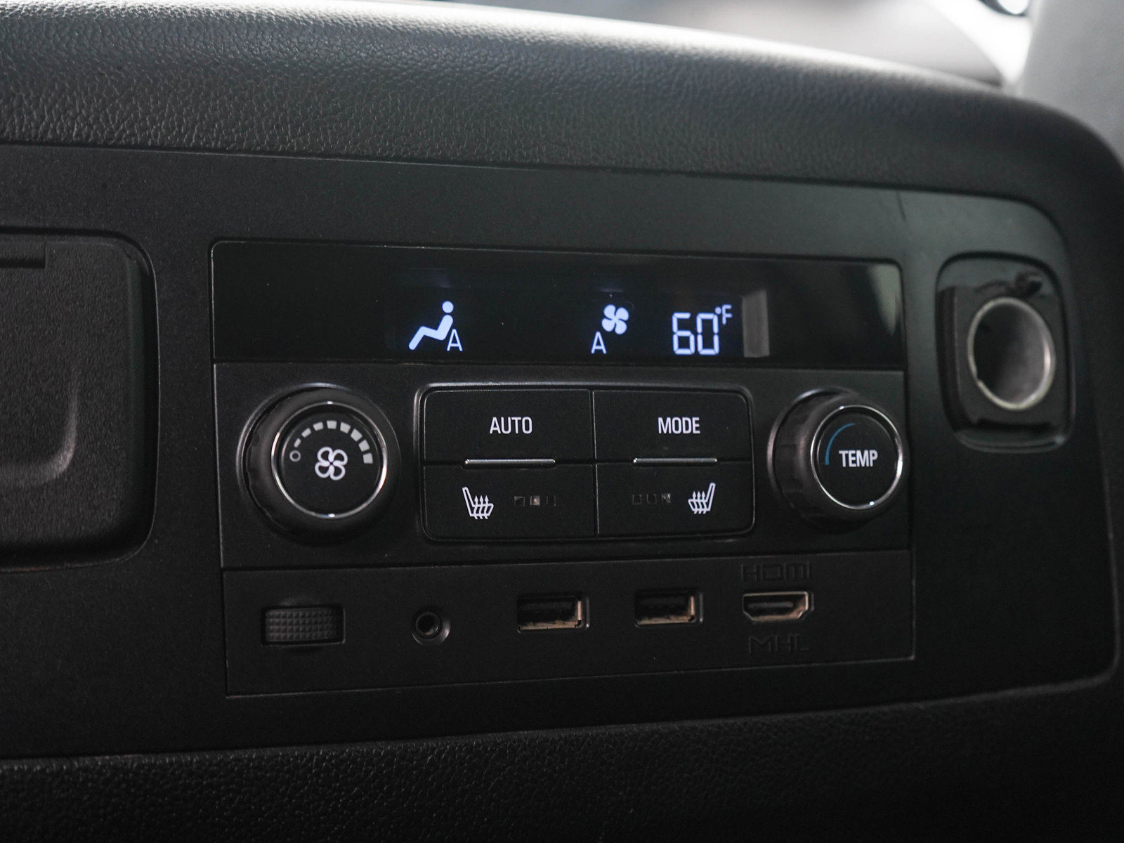 Used 2020 GMC Yukon XL SLT w/ Open Road Package AWD/4WD image 17