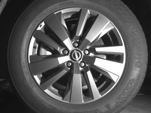 Used 2025 Nissan Pathfinder SV image 12