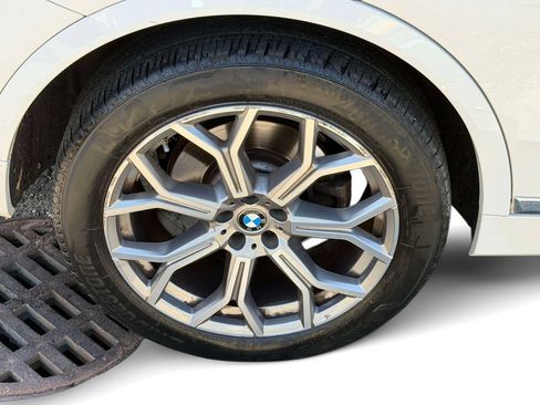 Used 2024 BMW X7 xDrive40i w/ Premium Package AWD/4WD image 14