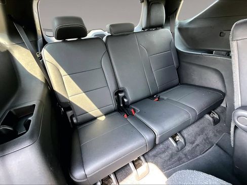 Used 2025 Chevrolet Traverse LT AWD/4WD image 26