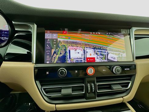 Used 2025 Porsche Macan image 15