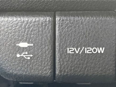 Used 2019 Toyota Camry SE w/ Carpet Mat Package image 24