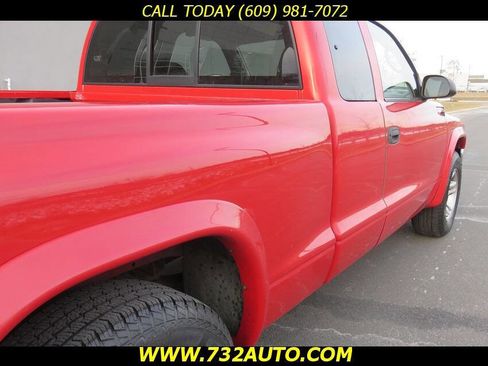 Used 2004 Dodge Dakota SXT 2dr Club Cab Rwd SB w/ Tire & Handling Group image 16