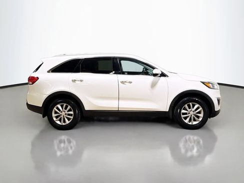 Used 2017 Kia Sorento LX image 6