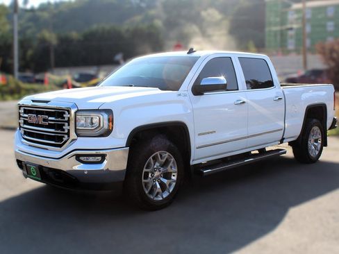 Used 2018 GMC Sierra 1500 SLT w/ SLT Premium Package image 3