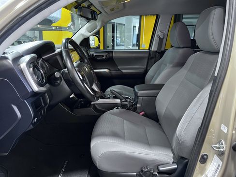 Used 2017 Toyota Tacoma SR5 w/ Tow Package image 15