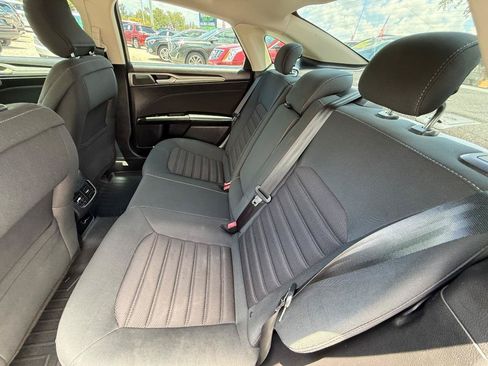 Used 2019 Ford Fusion SE FWD image 18