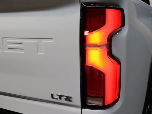 Used 2025 Chevrolet Silverado 2500 LTZ w/ LTZ Convenience Package AWD/4WD image 27