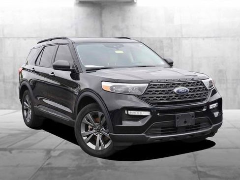 Used 2021 Ford Explorer XLT w/ Equipment Group 202A AWD/4WD image 2