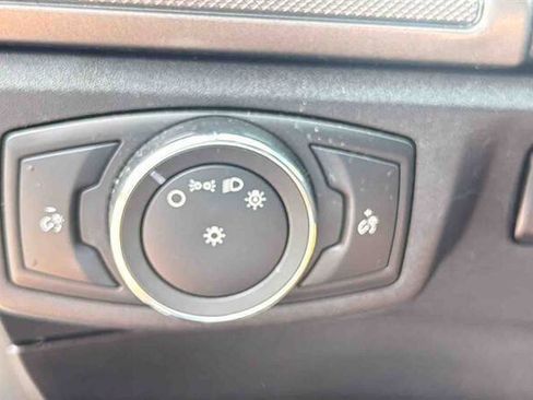 Used 2017 Ford Fusion SE FWD image 27