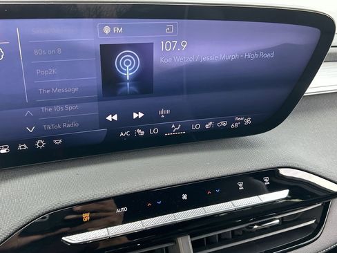 Used 2025 Buick Enclave Preferred w/ Power Package image 13