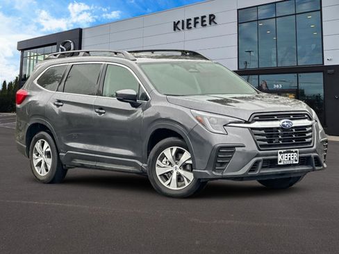 Used 2024 Subaru Ascent Premium w/ Convenience Package image 2