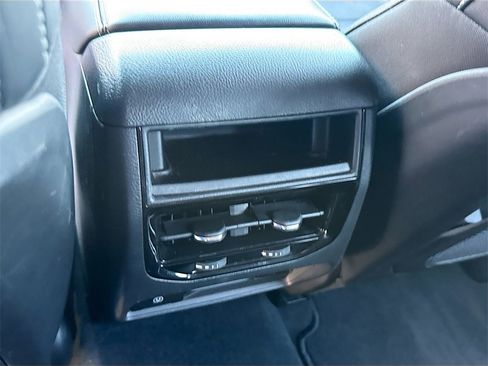 Used 2024 Jeep Grand Cherokee Limited w/ Black Appearance Package image 28