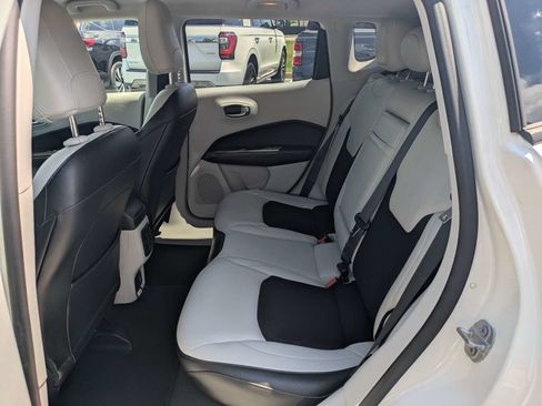 Used 2018 Jeep Compass Latitude w/ Popular Equipment Group FWD image 15