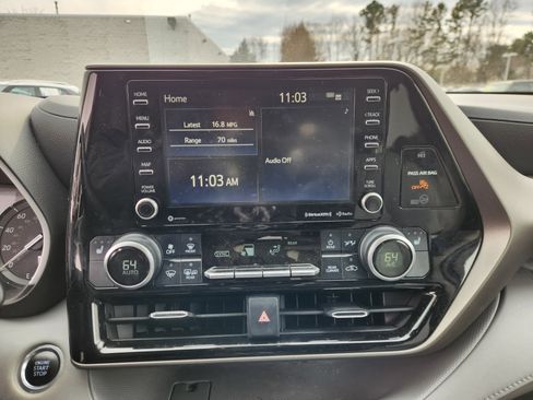 Used 2020 Toyota Highlander XLE image 9