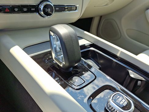 Used 2025 Volvo XC60 T8 Plus w/ Protection Package Premier image 10