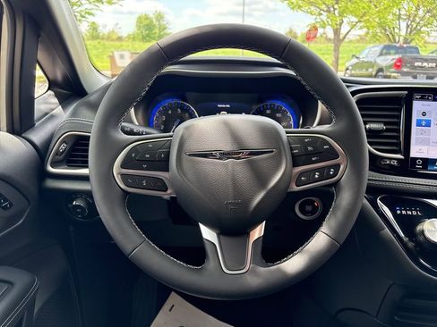 New 2026 Chrysler Pacifica Select FWD image 24