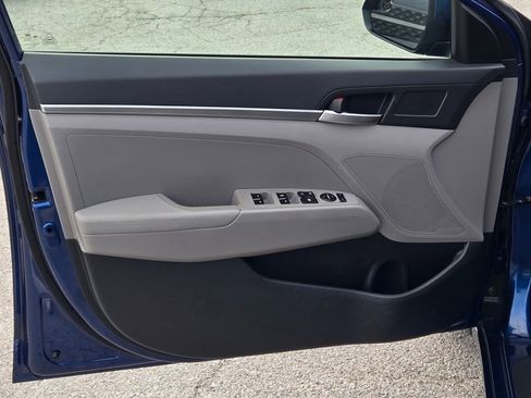 Used 2019 Hyundai Elantra SE image 25