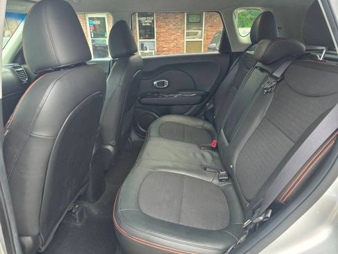 Used 2018 Kia Soul ! w/ Tech Package FWD image 17