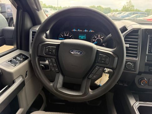 Used 2017 Ford F150 XLT AWD/4WD image 11