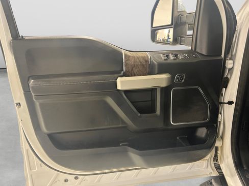 Used 2019 Ford F250 Lariat w/ Lariat Ultimate Package AWD/4WD image 10