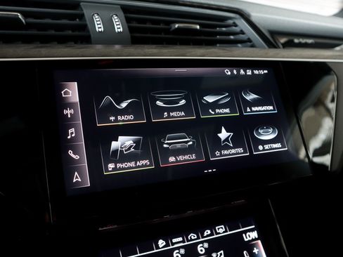 Used 2023 Audi e-tron Premium w/ Convenience Plus Package AWD/4WD image 23