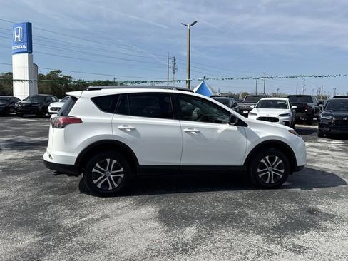 Used 2017 Toyota RAV4 LE image 5