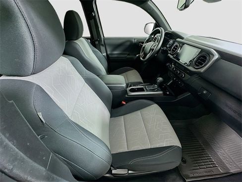 Used 2022 Toyota Tacoma TRD Off-Road image 25
