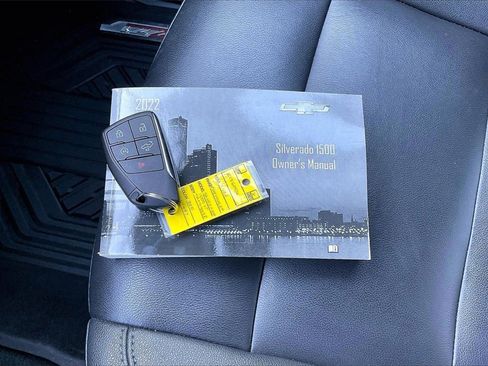 Used 2022 Chevrolet Silverado 1500 LT Trail Boss w/ Convenience Package II image 11