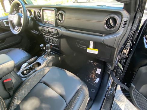 Used 2022 Jeep Gladiator Overland image 19