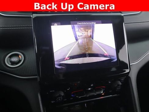 Used 2025 Jeep Grand Cherokee Altitude image 24