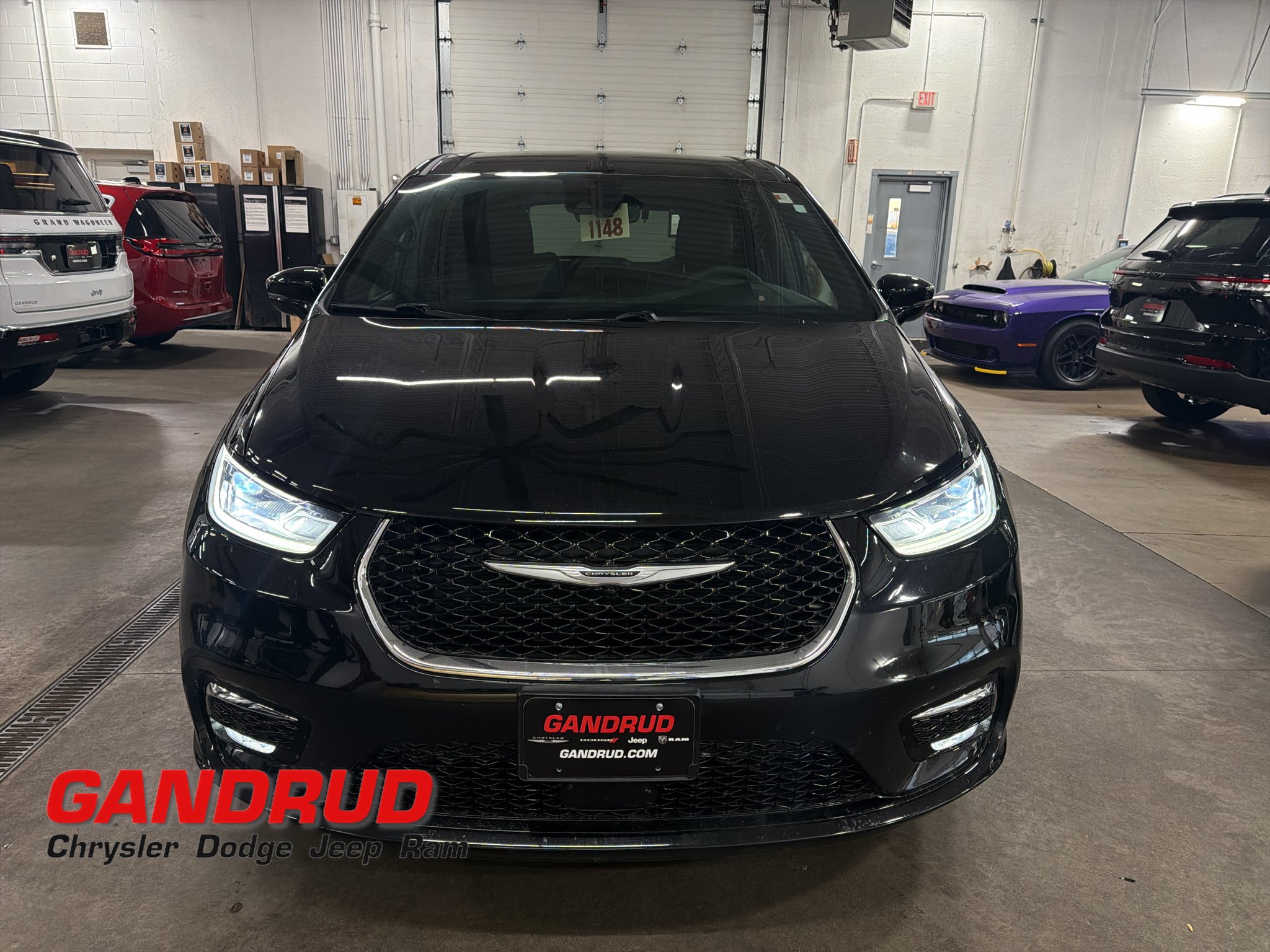 Used 2026 Chrysler Pacifica Select FWD image 1