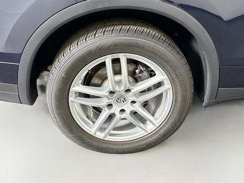 Used 2016 Porsche Cayenne image 31