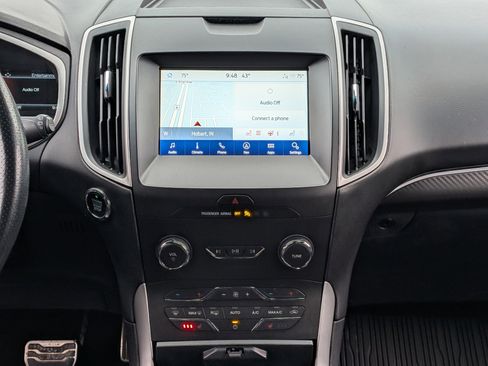 Used 2020 Ford Edge ST-Line w/ Cold Weather Package image 3