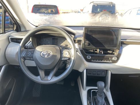 Used 2023 Toyota Corolla Cross L image 11