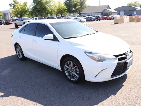 Used 2017 Toyota Camry SE FWD image 3