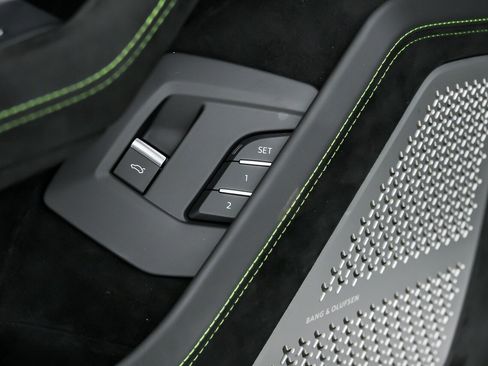 Used 2024 Lamborghini Urus Performante AWD/4WD image 20
