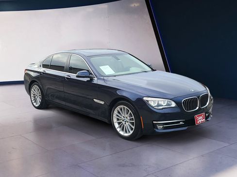 Used 2015 BMW 750i RWD image 7