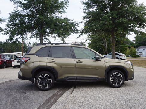 Used 2025 Subaru Forester Limited AWD/4WD image 4