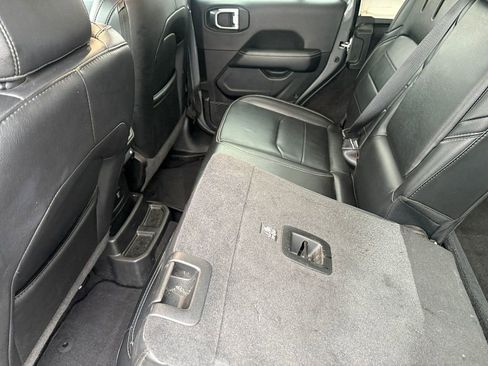 Used 2023 Jeep Wrangler Unlimited Sahara image 15