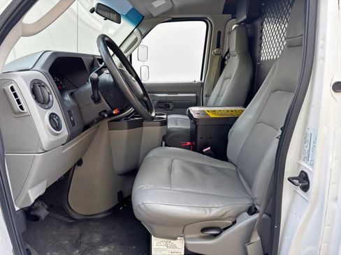 Used 2010 Ford E-350 and Econoline 350 Extended Super Duty image 13