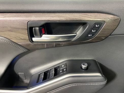 Used 2022 Toyota Highlander Platinum image 24