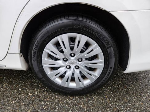 Used 2013 Toyota Camry LE image 14